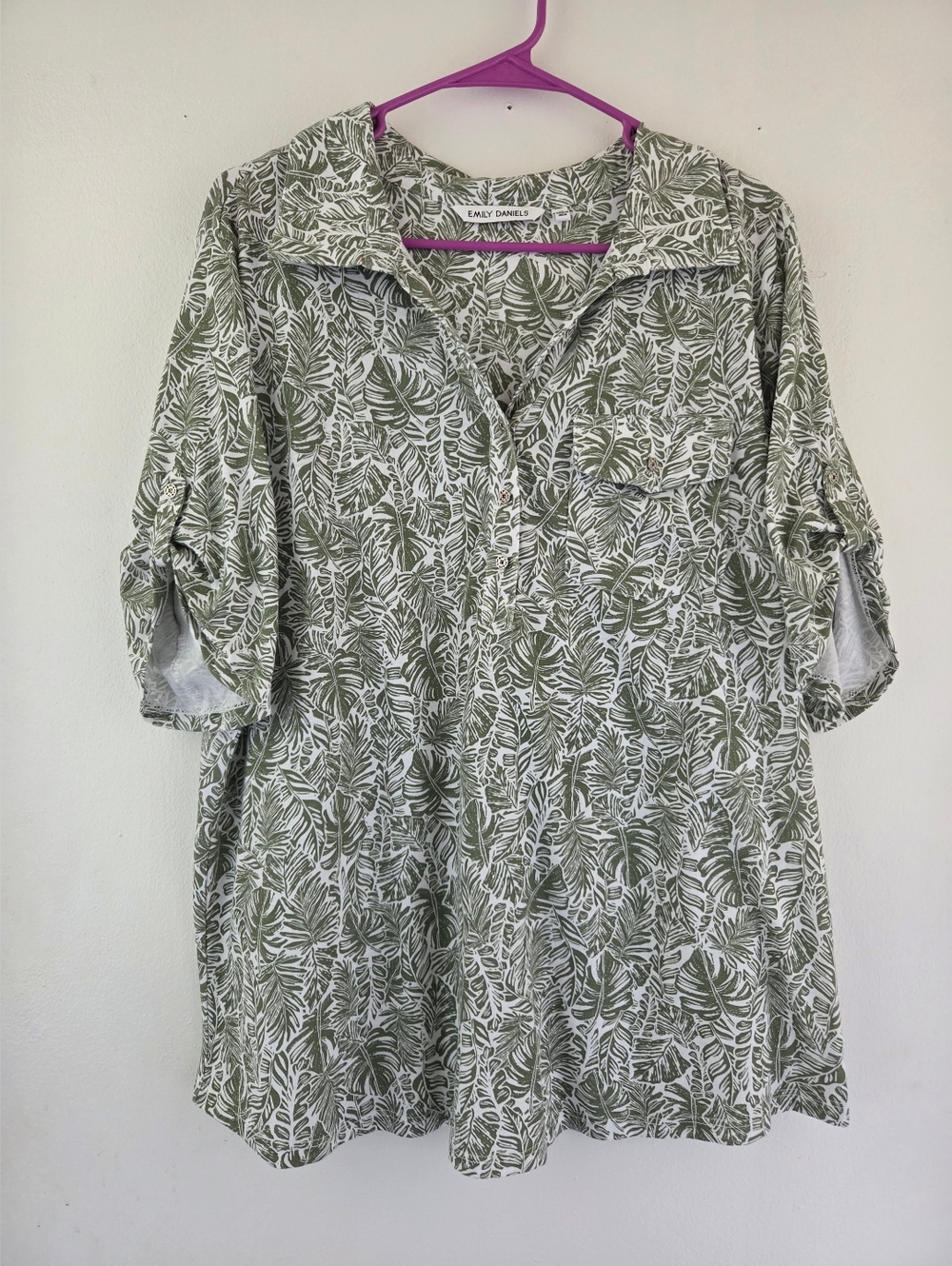 Emily Daniels Women's Green Leaf Print Button